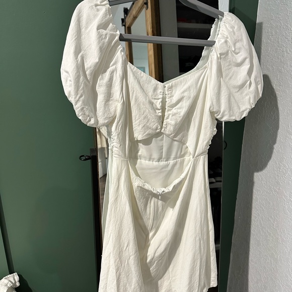 White dress - Picture 4 of 6